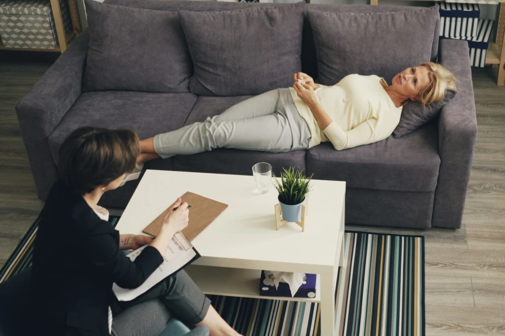 Ana Balaban gabinete de psicología. Paciente en consulta.